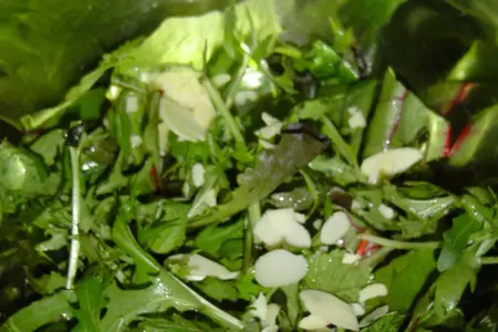 Салат с мандаринами, курагой и миндальными лепестками: шаг 3