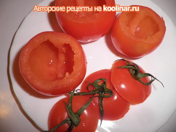 Паста с рыбой, запечённая в помидоре: шаг 1