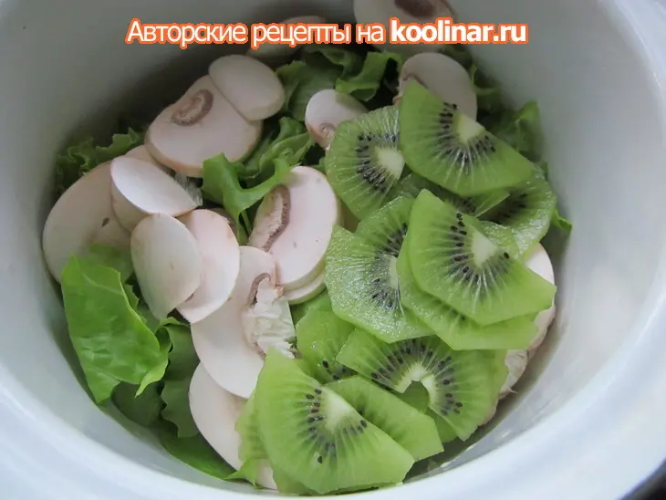 Зеленый салат с шампиньонами и сыром с голубой плесенью: шаг 3