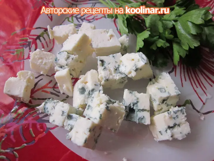 Зеленый салат с шампиньонами и сыром с голубой плесенью: шаг 4