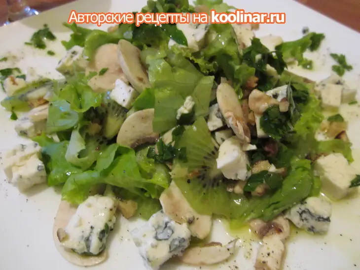 Зеленый салат с шампиньонами и сыром с голубой плесенью: шаг 9