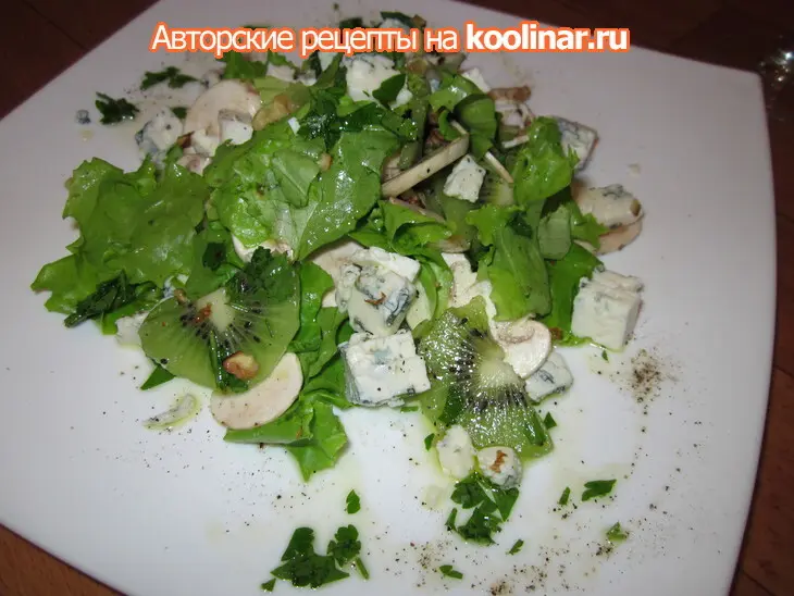 Зеленый салат с шампиньонами и сыром с голубой плесенью: шаг 10