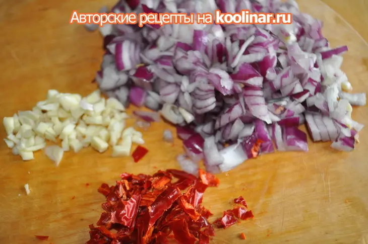 Сырный гратен с креветками и красным луком: шаг 2