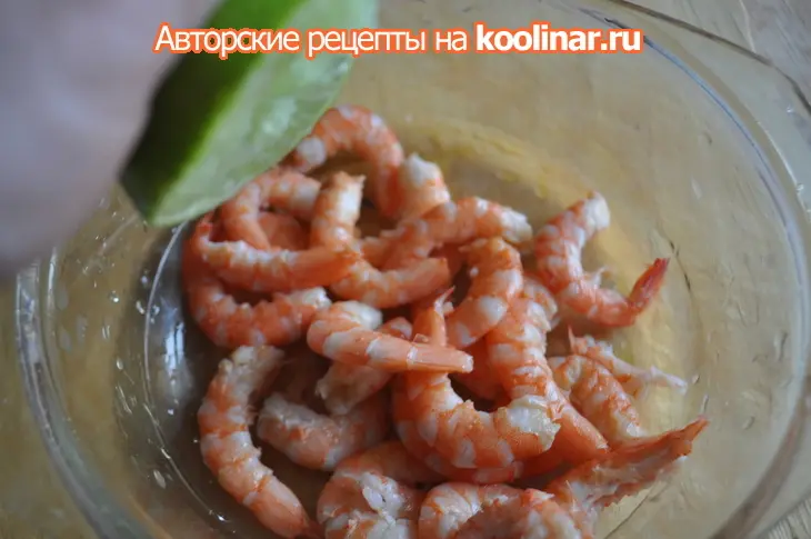 Сырный гратен с креветками и красным луком: шаг 3