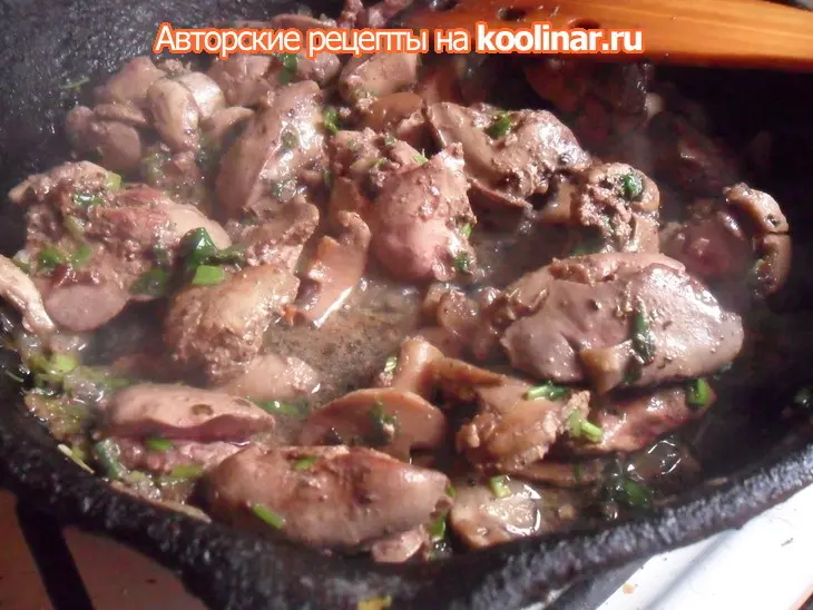 Куриная печёнка с грибами: шаг 5