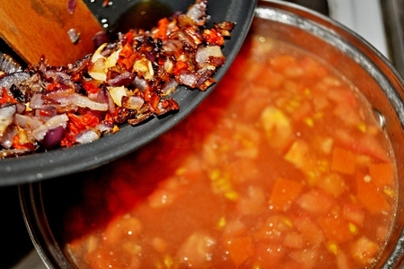 Острый гречневый суп с помидорами и базиликово-пармезановой заправкой: шаг 7