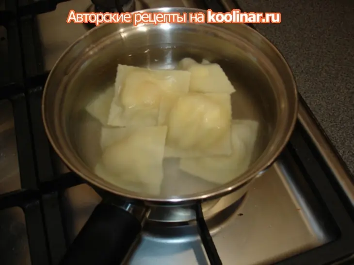 Равиоли с сыром рикотта, перепелиным желтком в трюфельном масле: шаг 5