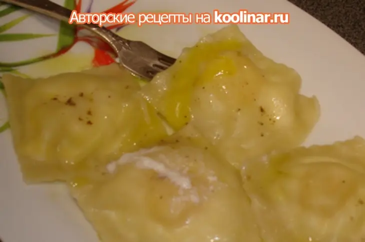 Равиоли с сыром рикотта, перепелиным желтком в трюфельном масле: шаг 8