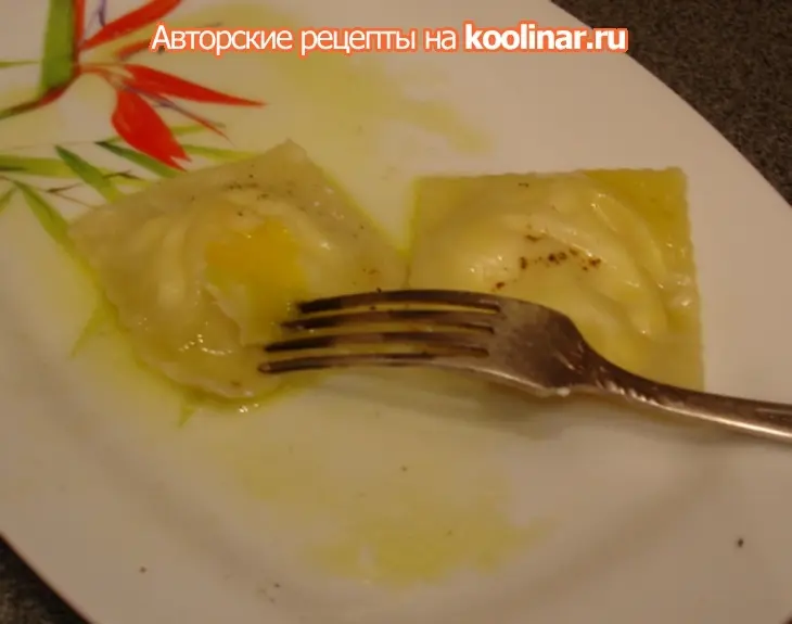 Равиоли с сыром рикотта, перепелиным желтком в трюфельном масле: шаг 9