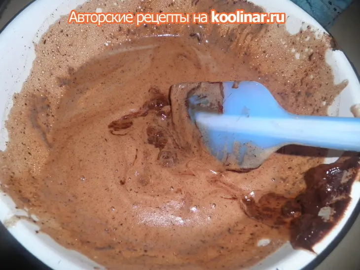 Шоколадный торт-мусс с клюквенным желе  на основе из ореховой меренги: шаг 6