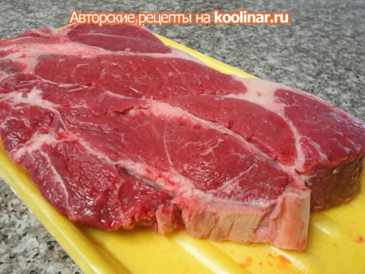 Мясо с картофелем и чесноком в духовке: шаг 1