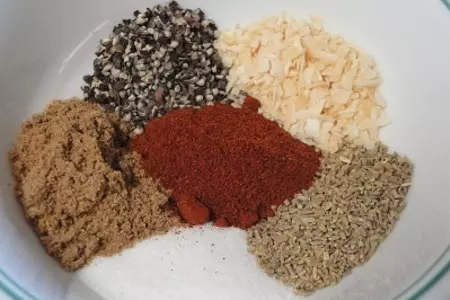 Мясо с картофелем и чесноком в духовке: шаг 2