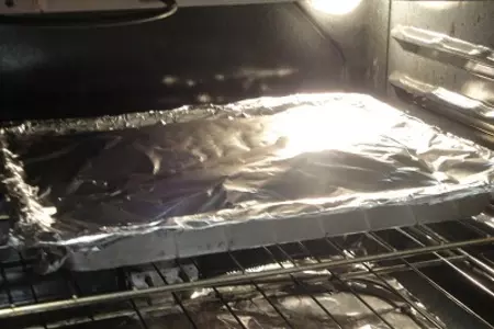 Мясо с картофелем и чесноком в духовке: шаг 5