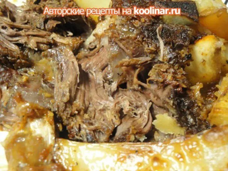 Мясо с картофелем и чесноком в духовке: шаг 9