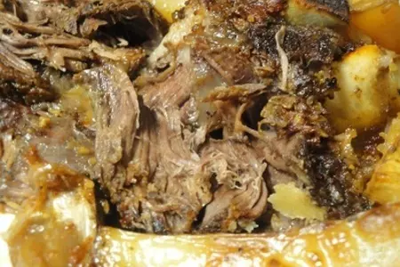 Мясо с картофелем и чесноком в духовке: шаг 9