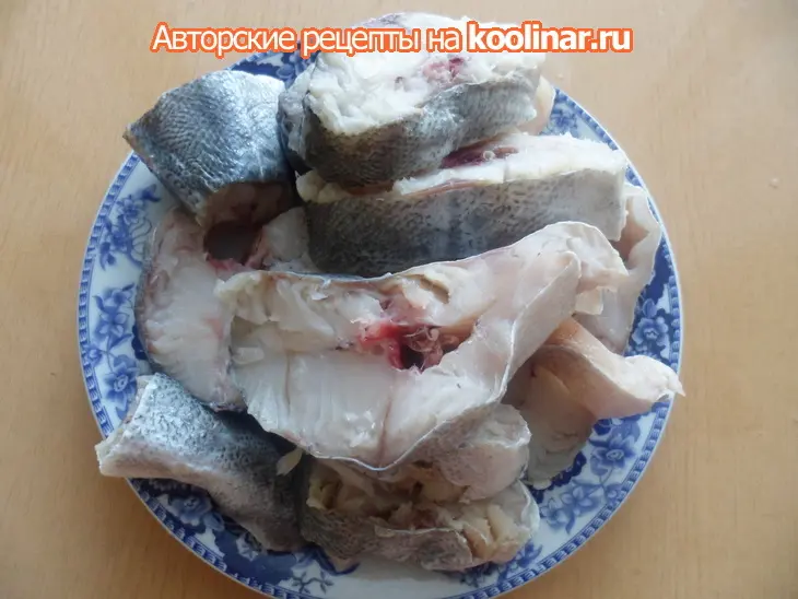 Сайда запеченная под молочно-луковым соусом: шаг 1