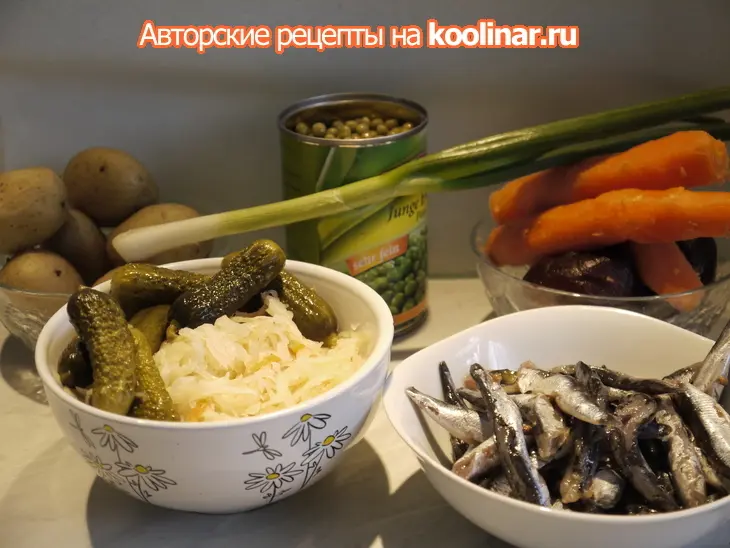 Слоеный винегрет с хамсой „хамса с накидкой“: шаг 1