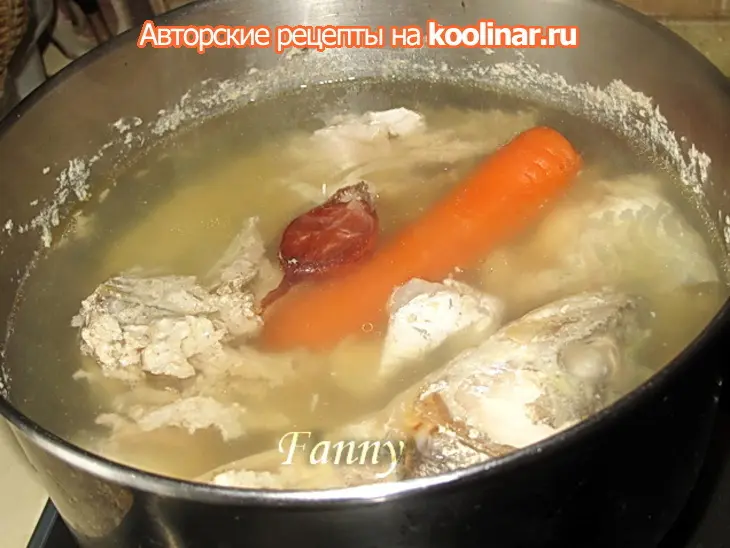 Судачьи заливные филейчики с овощами, зеленью, хреном и лососевой икрой: шаг 3