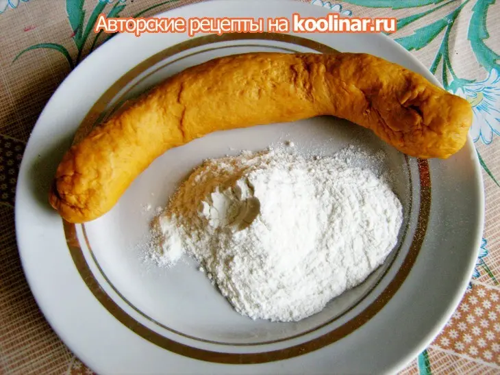 "красные" паровые вареники с творогом и паприкой: шаг 2