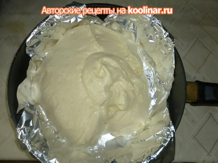Торт бисквитный со сливочно- брусничным кремом: шаг 3