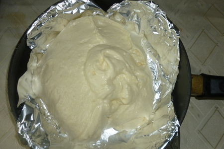Торт бисквитный со сливочно- брусничным кремом: шаг 3