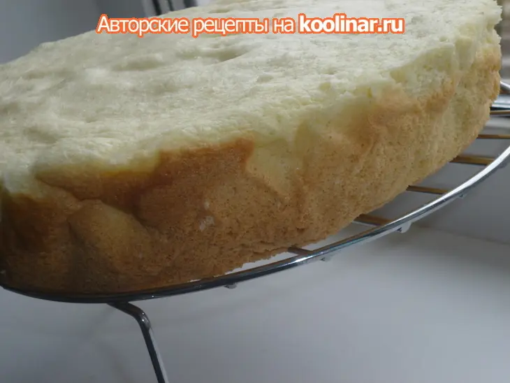 Торт бисквитный со сливочно- брусничным кремом: шаг 4