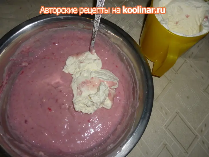 Торт бисквитный со сливочно- брусничным кремом: шаг 13