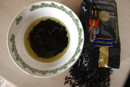 Тёплый салат с диким рисом и куриным филе: шаг 1