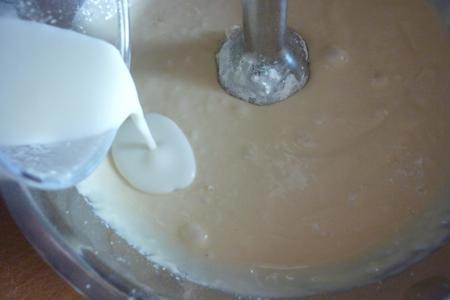 Малиновый пирог (на кислом молоке)- "малинка на снегу": шаг 7