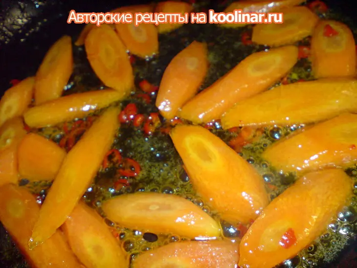 Тёплый витаминный салат из цветной капусты,моркови,чили и орешек-кешью.: шаг 4