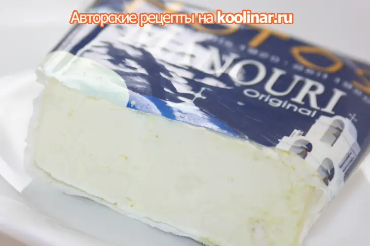 Десерт из сыра манури с ягодами и карамелью.: шаг 3