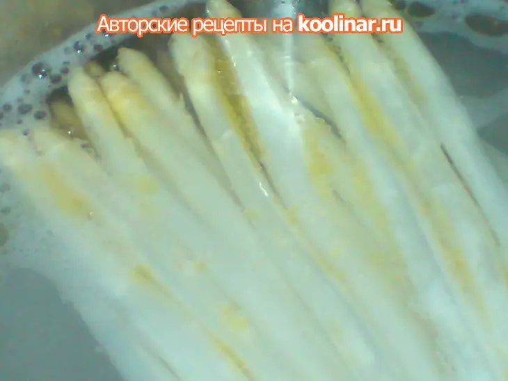 Салат из копчёной форели и белой спаржи: шаг 2