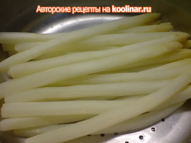 Салат из копчёной форели и белой спаржи: шаг 3