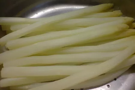 Салат из копчёной форели и белой спаржи: шаг 3