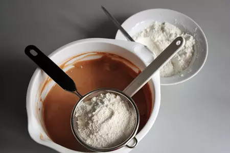 Торт с банановым муссом и хрусткой шоколадно-ореховой прослойкой "галлея": шаг 7