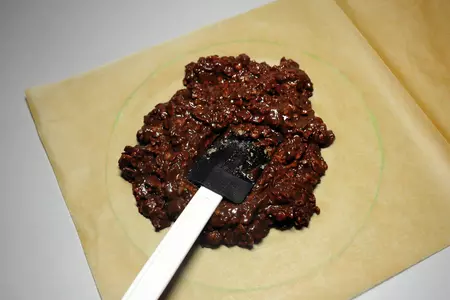 Торт с банановым муссом и хрусткой шоколадно-ореховой прослойкой "галлея": шаг 12