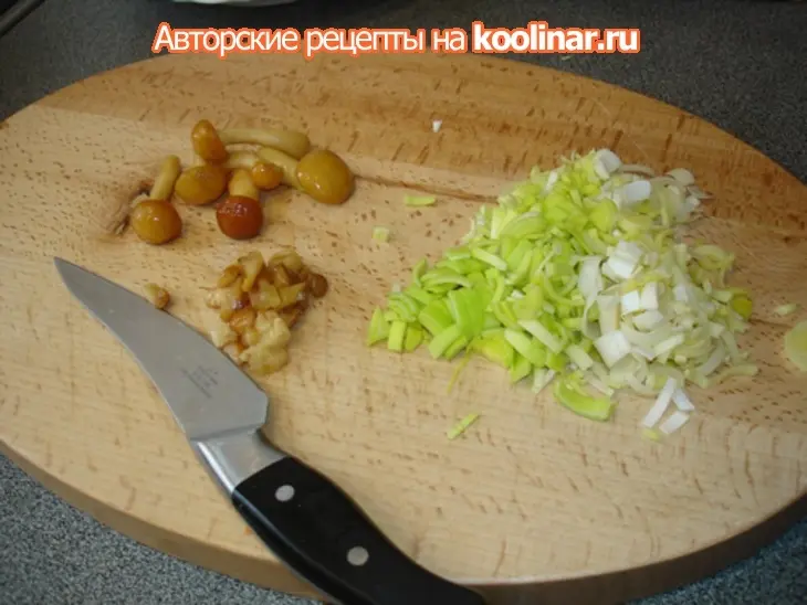 Запеченый фаршированный лук порей в сливочном-сырном соусе: шаг 4