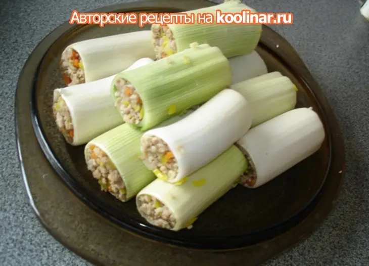 Запеченый фаршированный лук порей в сливочном-сырном соусе: шаг 7