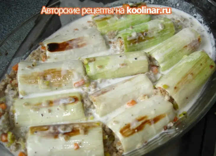 Запеченый фаршированный лук порей в сливочном-сырном соусе: шаг 10