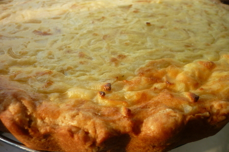 Простой и вкусный луково-сырный пирог с яблочной ноткой: шаг 3