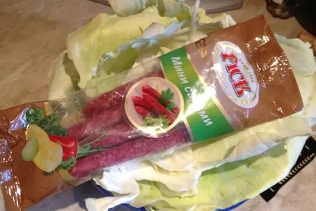Салат из свежей капусты с салями и курицей: шаг 2