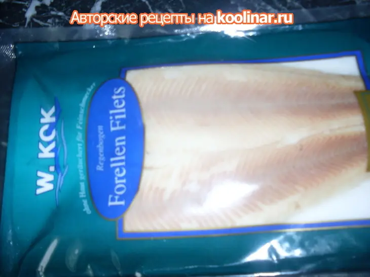 Закуска из копчёной форели и бонус маринованный сыр с оливками и вялеными томатами.: шаг 2