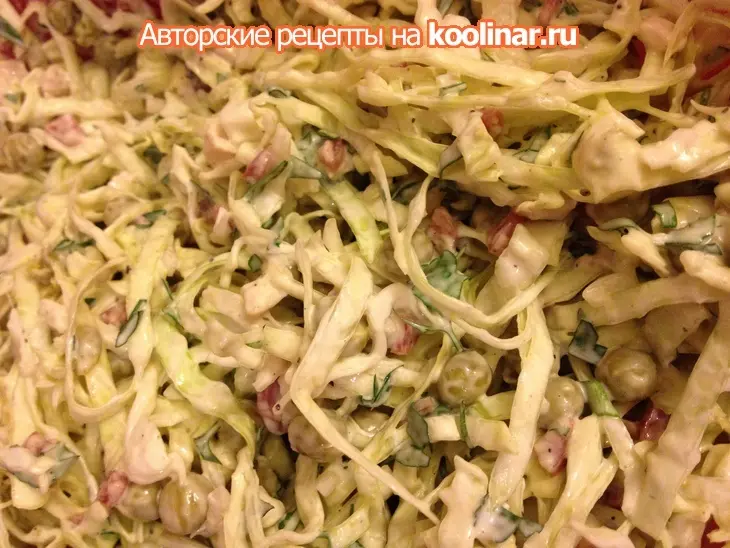 Салат из свежей капусты с салями и курицей: шаг 6