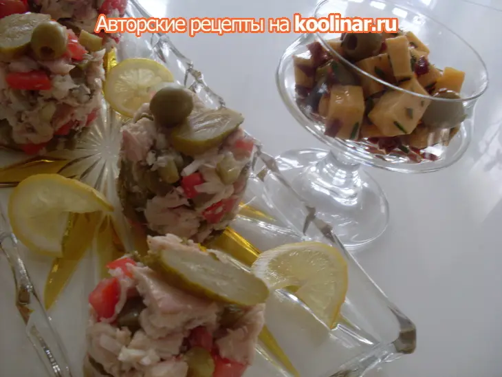 Закуска из копчёной форели и бонус маринованный сыр с оливками и вялеными томатами.: шаг 4