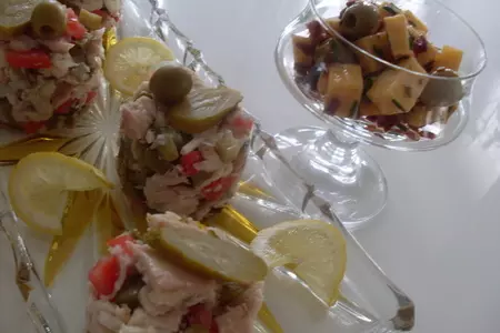 Закуска из копчёной форели и бонус маринованный сыр с оливками и вялеными томатами.: шаг 4