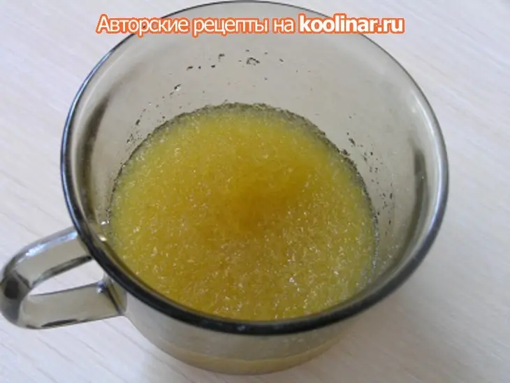 Апельсиновая панна котта с брусникой и вишневым сиропом: шаг 1