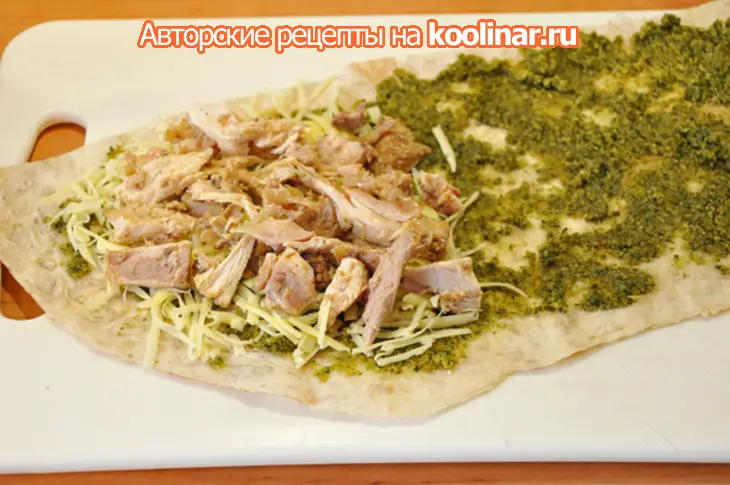 А-ля кесадилья с соусом песто, курицей, ветчиной (домашний фаст-фуд): шаг 1
