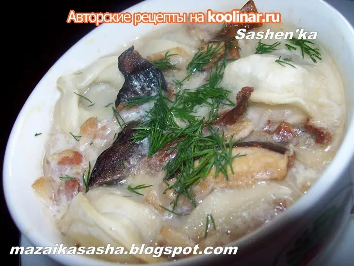 Пельмени томленные в горшочке с беконом и лесными грибами.: шаг 6