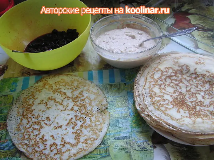 Блинчики, фаршированные творогом с вишней ,запеченные в сметанном креме «вишневый сад».: шаг 2
