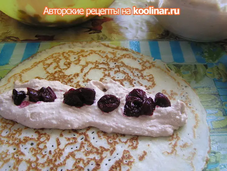 Блинчики, фаршированные творогом с вишней ,запеченные в сметанном креме «вишневый сад».: шаг 3